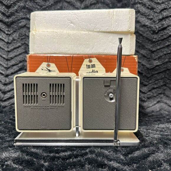 RCA Travel Clock Radio "The Million Miler" Model RZS321A Solid State Aspen Blue - Picture 9 of 16